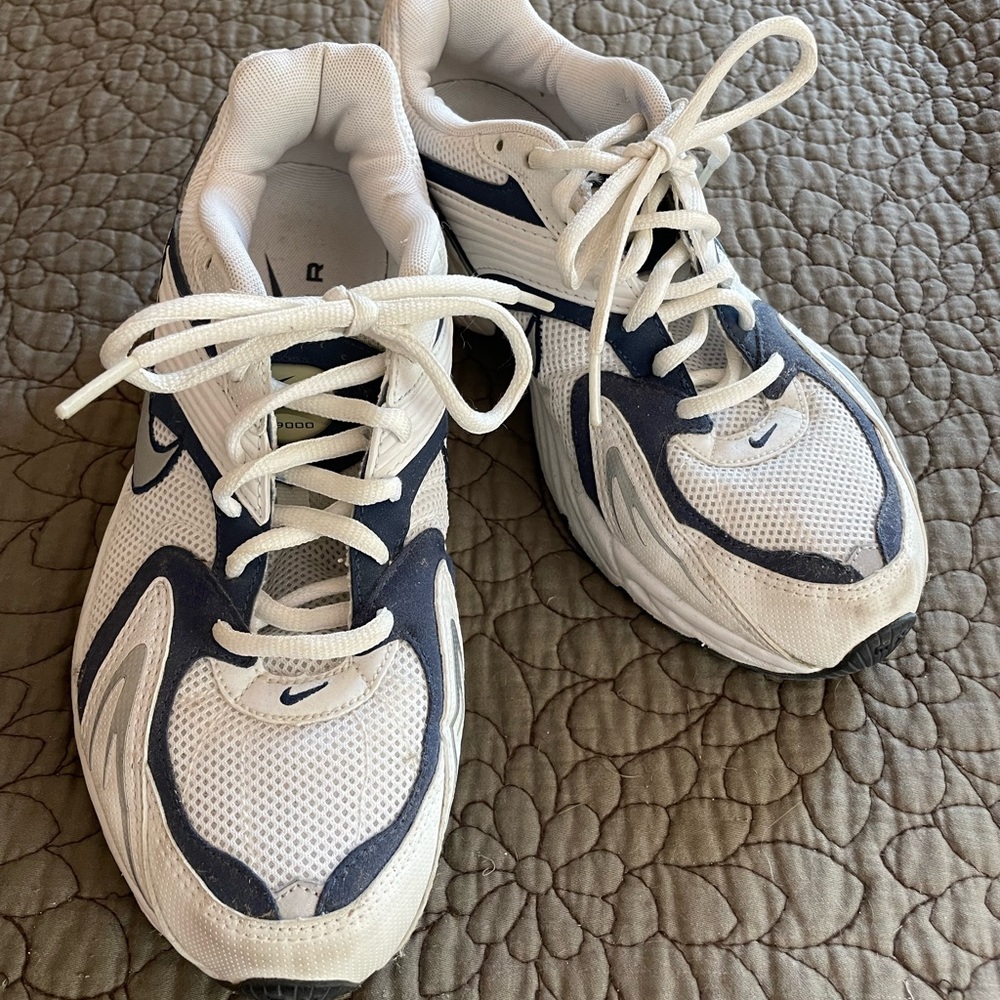 Women’s size 10 Nike Air sneakers